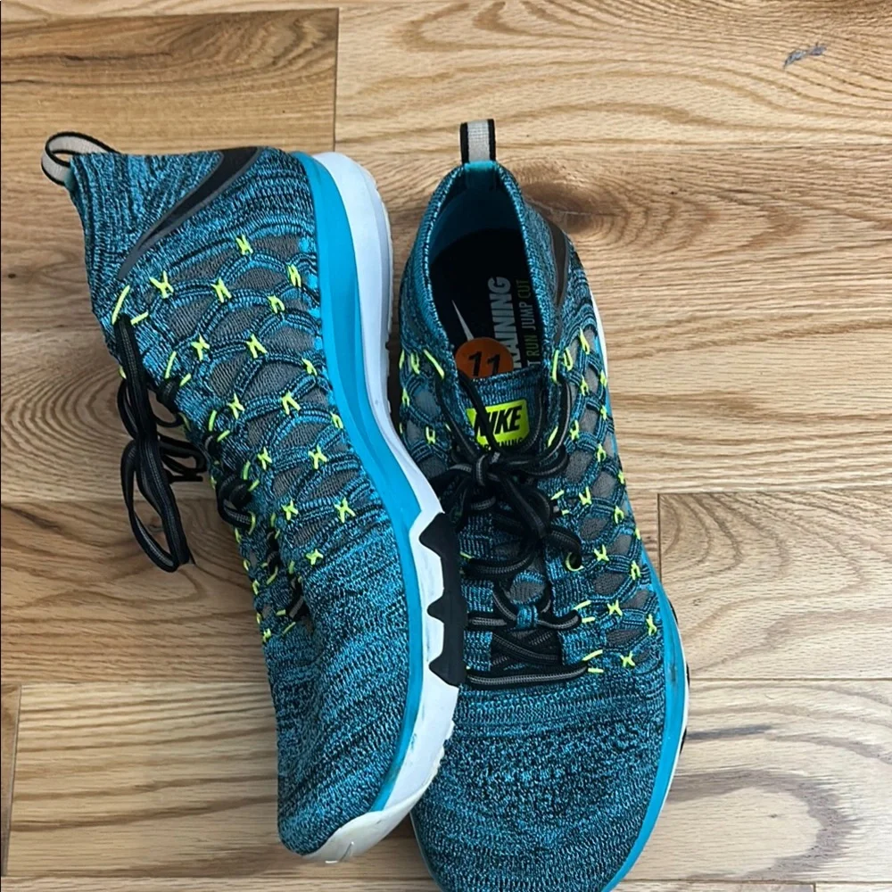 Nike Men's Blue and Yellow Running Shoes - Picture 9 of 17